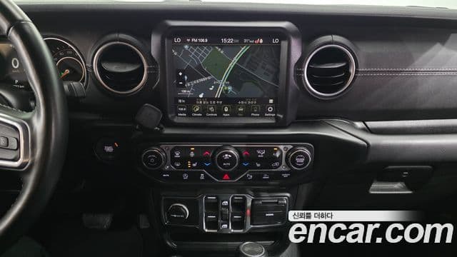 Jeep Wrangler 2023 — ფოტო 13/20