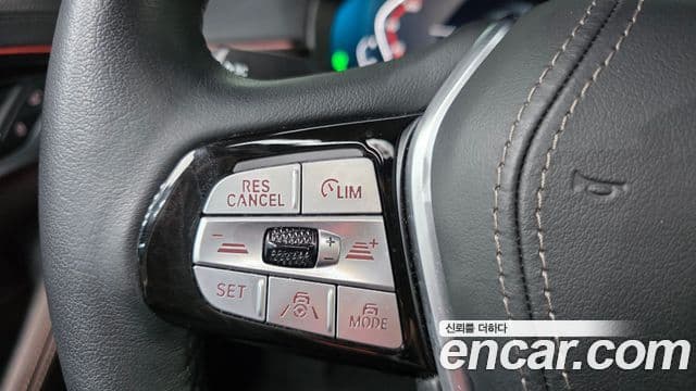 BMW 5 Series 2023 — ფოტო 19/20