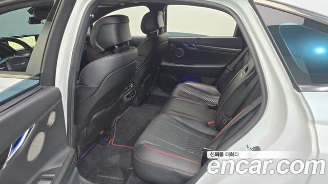 Genesis Electrified G80 2022 — фото 11 из 20