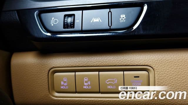 Kia Carnival 2022 — фото 12 из 20
