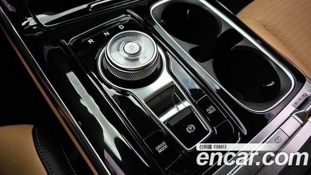 Kia Carnival 2022 — фото 7 из 20