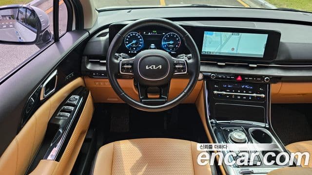 Kia Carnival 2022 — фото 12 из 20