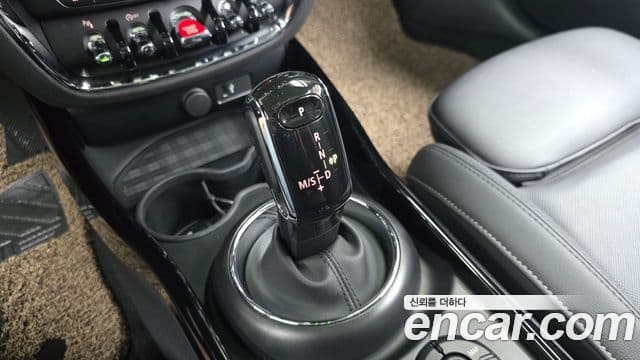 Mini Cooper Clubman 2023 — ფოტო 9/20