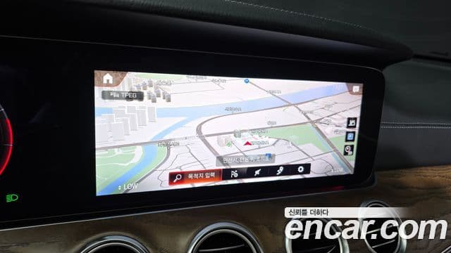 Mercedes-Benz E-Class 2021 — фото 18 из 20