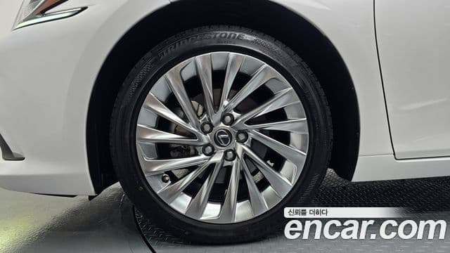 Lexus ES300h 2023 — Şəkil 5/20