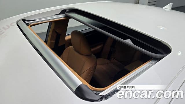 Lexus ES300h 2023 — Şəkil 17/20