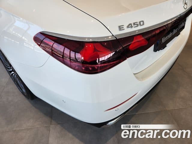 Mercedes-Benz E-Class 2025 — Фото 13/20