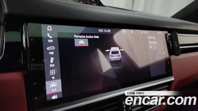 Porsche Cayenne 2020 — Photo 17/35