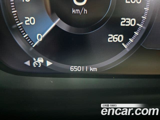 Volvo XC40 2022 — ფოტო 6/20