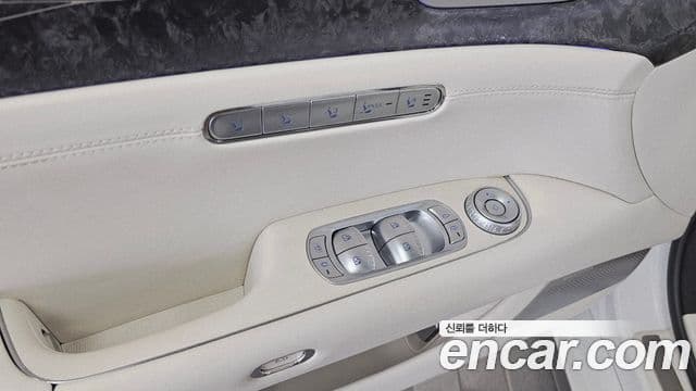 Genesis G90 2022 — Photo 12/41