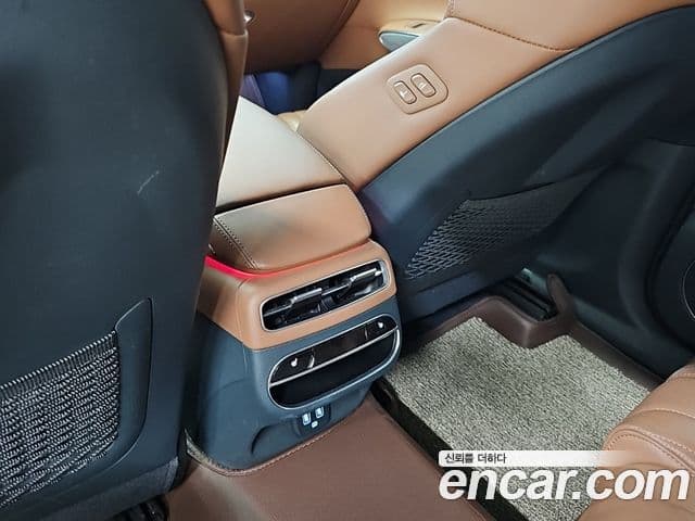 Genesis GV70 2021 — ფოტო 13/20