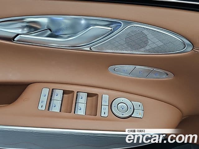 Genesis GV70 2021 — ფოტო 19/20