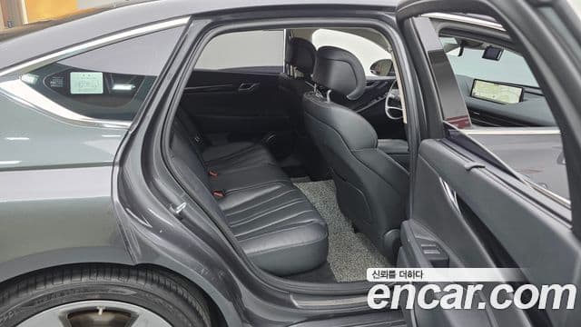 Genesis Electrified G80 2020 — Şəkil 11/20