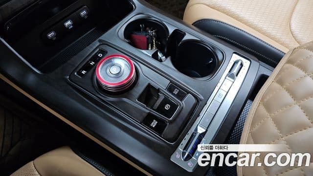 Kia Carnival 2021 — фото 9 из 20