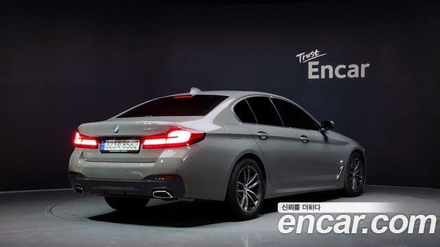 BMW 5 Series 2022 — ფოტო 2/20