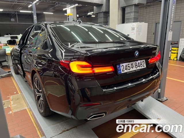 BMW 5 Series 2023 — фото 2 из 5