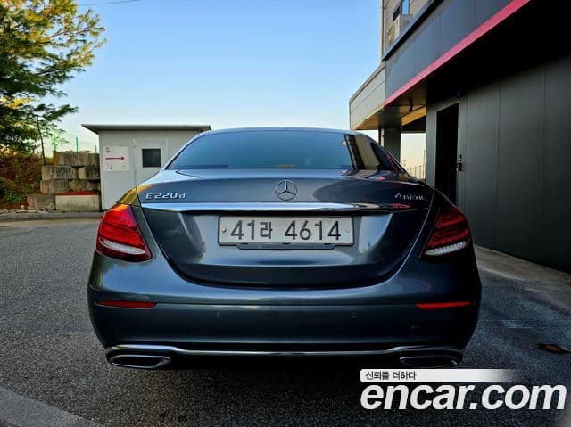Mercedes-Benz E-Class 2018 — ფოტო 3/20