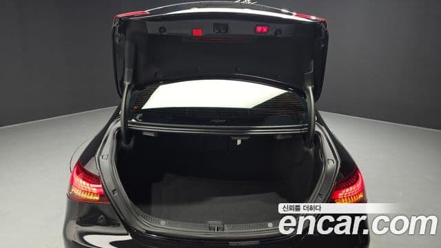 Mercedes-Benz E-Class 2022 — Şəkil 19/20