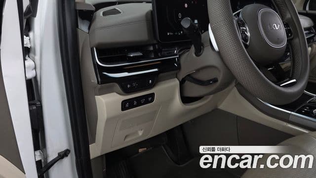 Kia Carnival 2024 — ფოტო 13/20