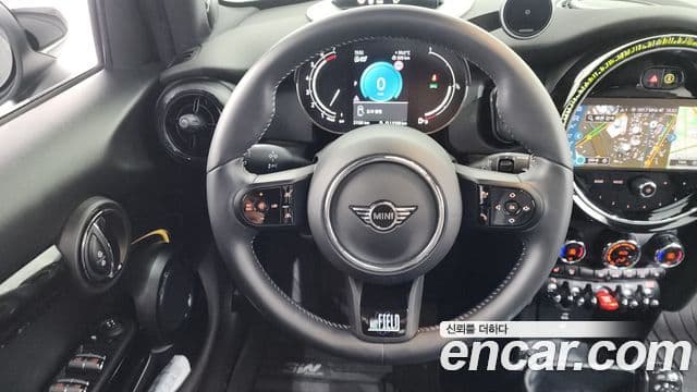 Mini Cooper S 2024 — фото 14 из 20