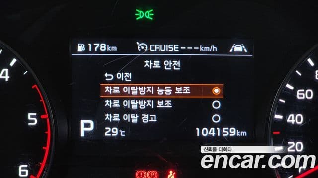 Kia Sportage The Bold 2021 — ფოტო 17/20