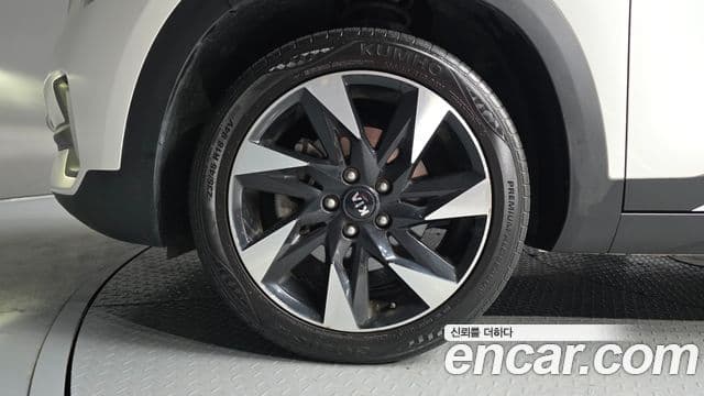 Kia Seltos 2020 — ფოტო 5/20