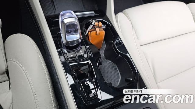 Volvo XC40 2024 — ფოტო 9/20