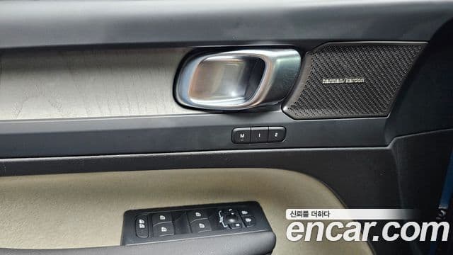 Volvo XC40 2024 — ფოტო 17/20