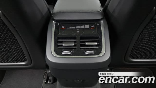 Volvo XC60 2021 — Фото 19/20