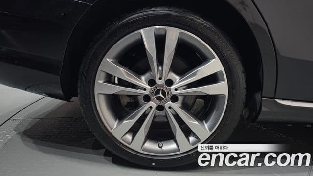 Mercedes-Benz C-Class 2020 — ფოტო 31/34