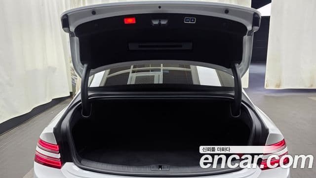 Genesis Electrified G80 2024 — ფოტო 19/20