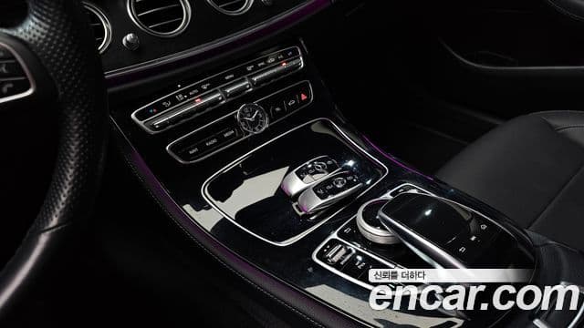 Mercedes-Benz E-Class 2018 — ფოტო 19/20