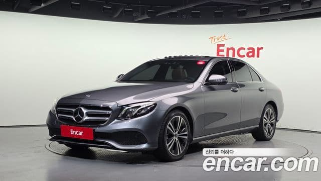 Mercedes-Benz E-Class 2020 — Фото 1/20