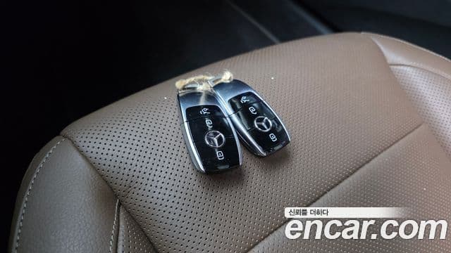 Mercedes-Benz E-Class 2020 — Фото 19/20