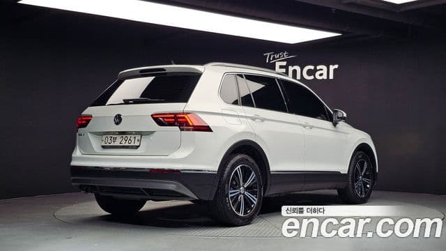 Volkswagen Tiguan 2018 — Şəkil 1/20