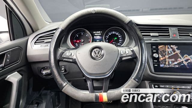 Volkswagen Tiguan 2018 — Şəkil 13/20