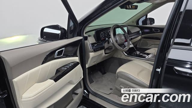 Kia Carnival 2021 — фото 10 из 20