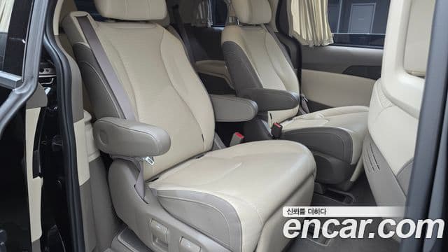 Kia Carnival 2021 — фото 12 из 20