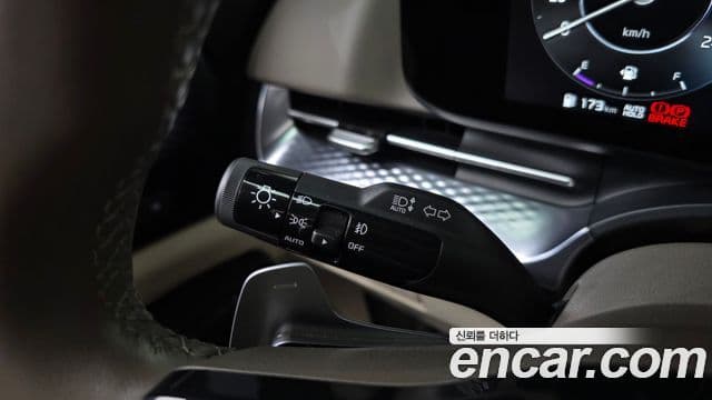 Kia Carnival 2021 — фото 16 из 20