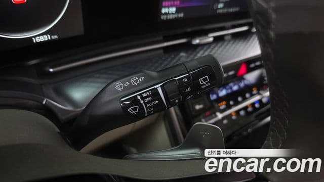 Kia Carnival 2021 — фото 18 из 20