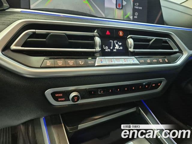 BMW X7 2022 — ფოტო 18/20