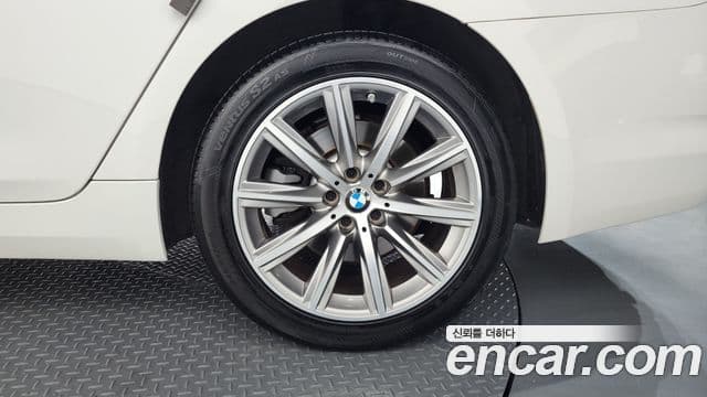 BMW 5 Series 2018 — ფოტო 5/20
