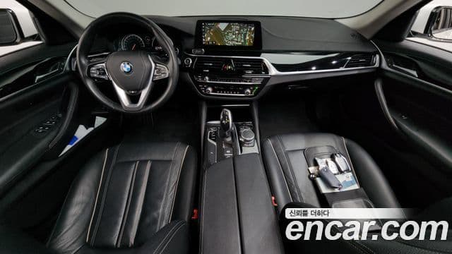 BMW 5 Series 2018 — ფოტო 7/20