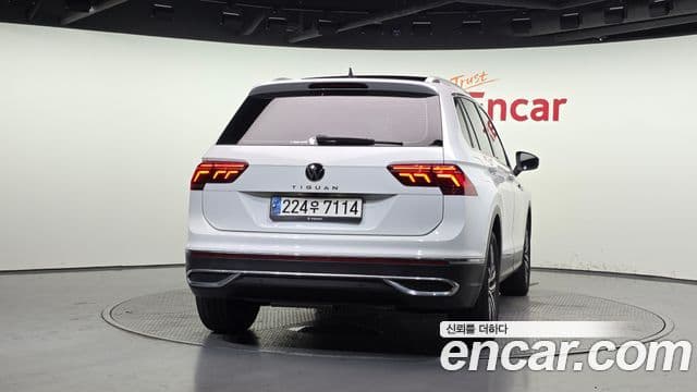 Volkswagen Tiguan 2023 — ფოტო 4/20