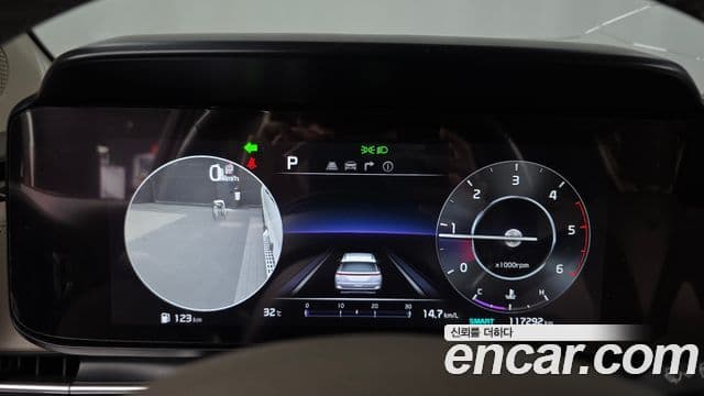 Kia Carnival 2021 — ფოტო 8/20
