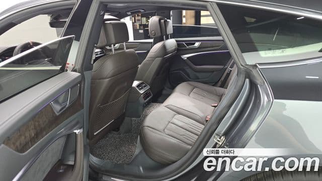 Audi A7 2021 — фото 11 из 20