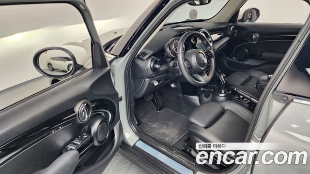 Mini Cooper 2022 — Photo 23/30