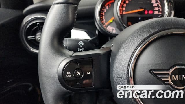 Mini Cooper 2022 — Photo 9/30