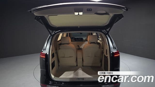 Kia Carnival 2023 — Şəkil 19/20