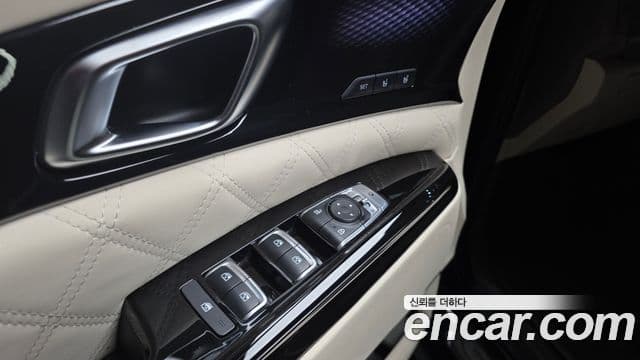 Kia Carnival 2023 — Photo 18/32